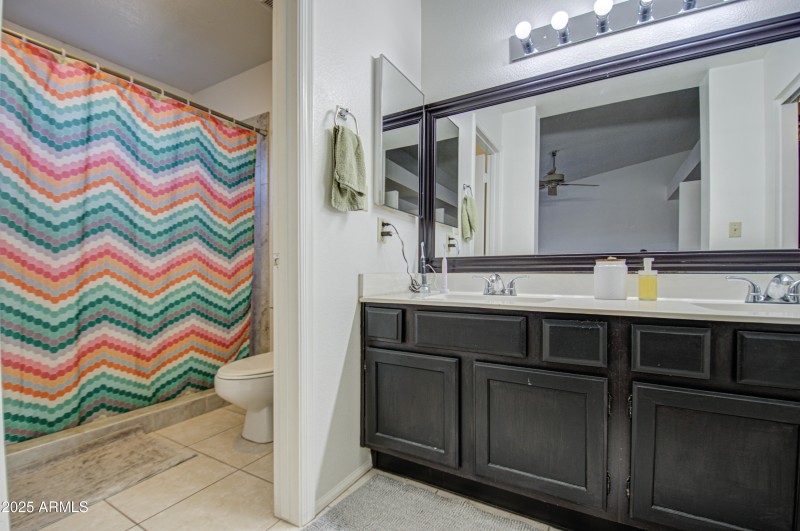 Bathroom 1-pic 2