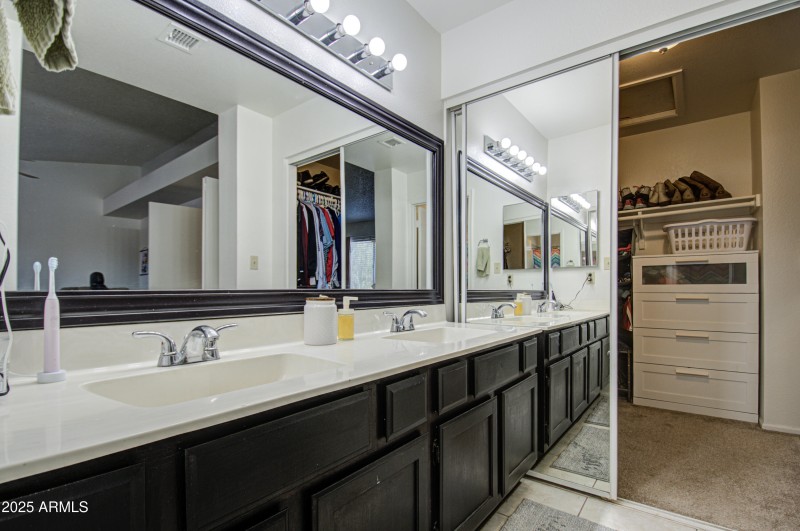 Bathroom 1-pic 3