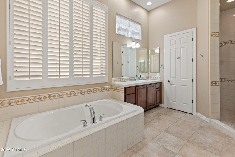 42034 N Harbour Town Ct-6
