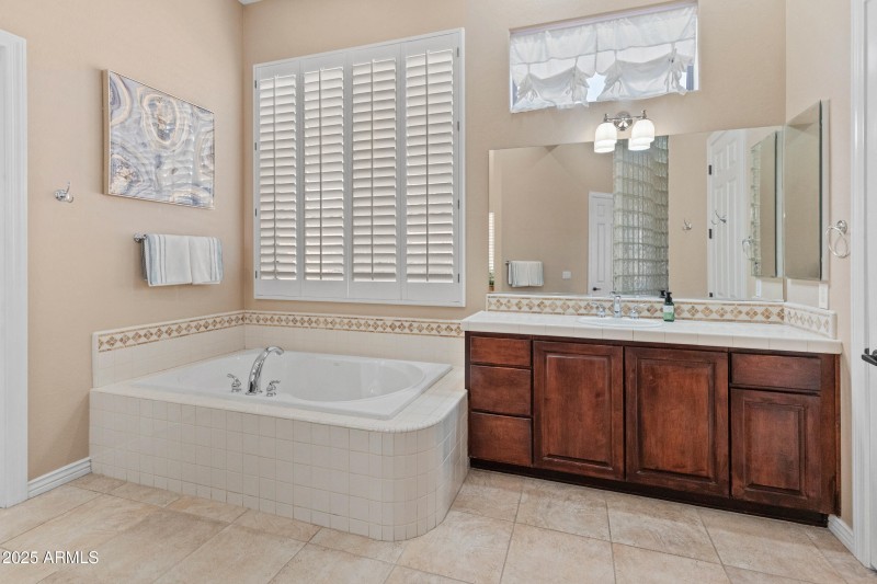42034 N Harbour Town Ct-7