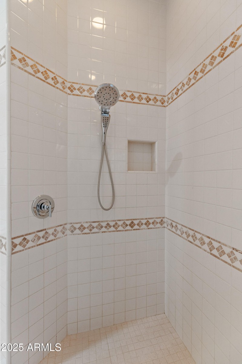 42034 N Harbour Town Ct-8