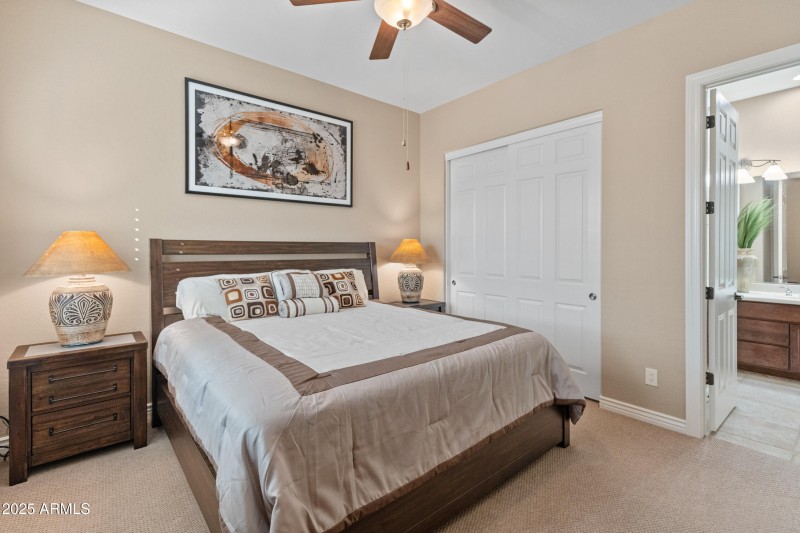 42034 N Harbour Town Ct-17