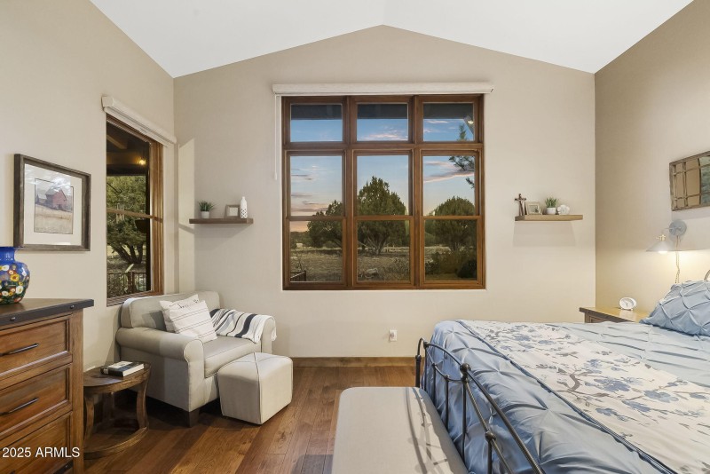 25-Primary Bedroom_3