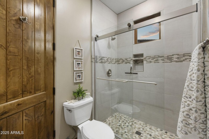 38-Jack and Jill Bathroom_2