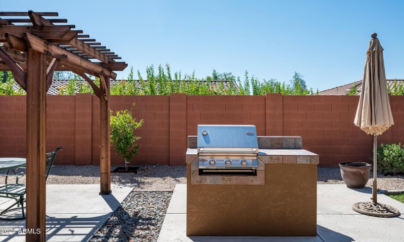 Built-In Gas BBQ