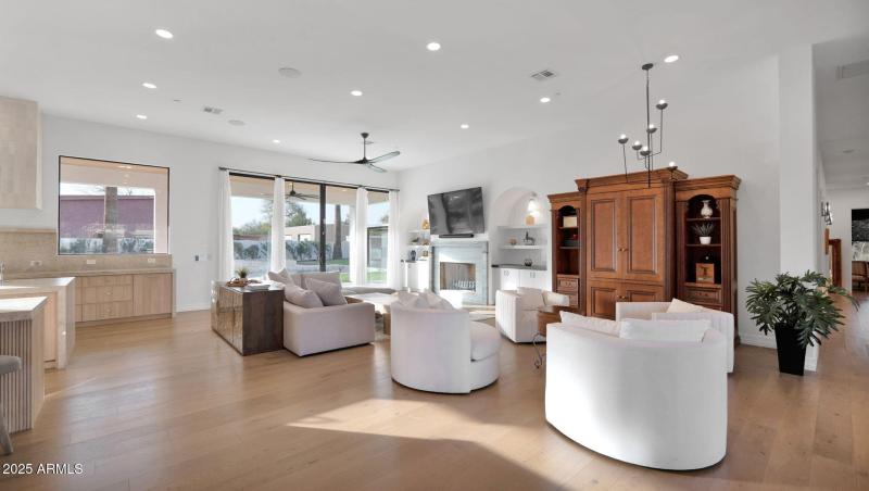 28-web-or-mls-P1228827