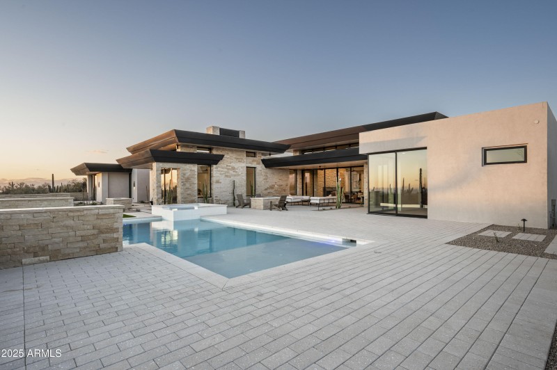 Pool - Outdoor Seating