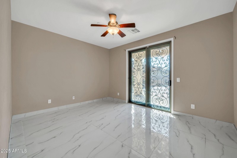 mls_13611 W Merrell St-12