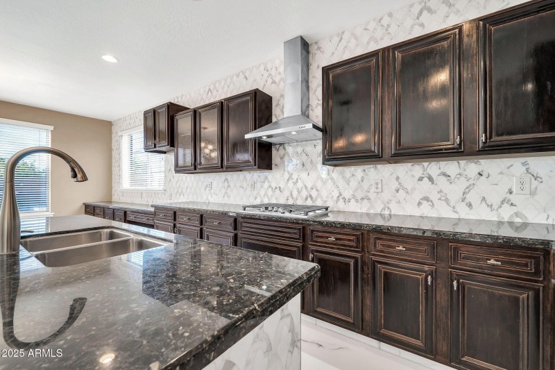 mls_13611 W Merrell St-18