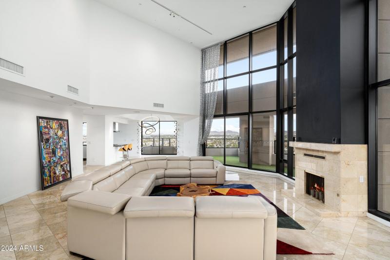 1040 E Osborn Rd 19th Floor 3 of 5