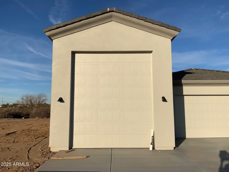 28304 Rv garage with 14 foot doors