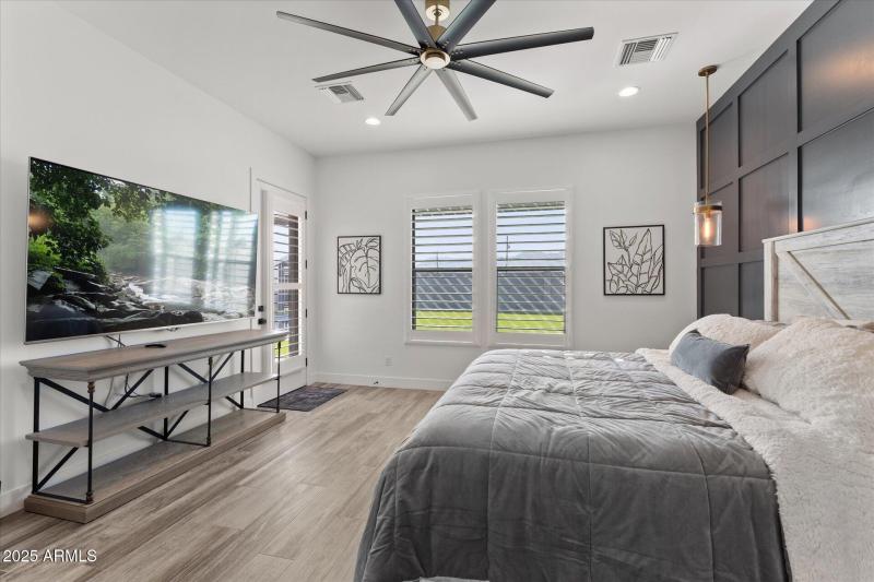 27-027-primary-bedroom