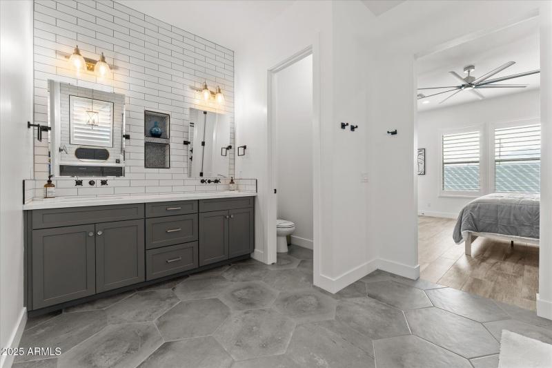 30-030-primary-bathroom