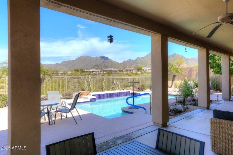 Covered Patio-Mountain View (002)