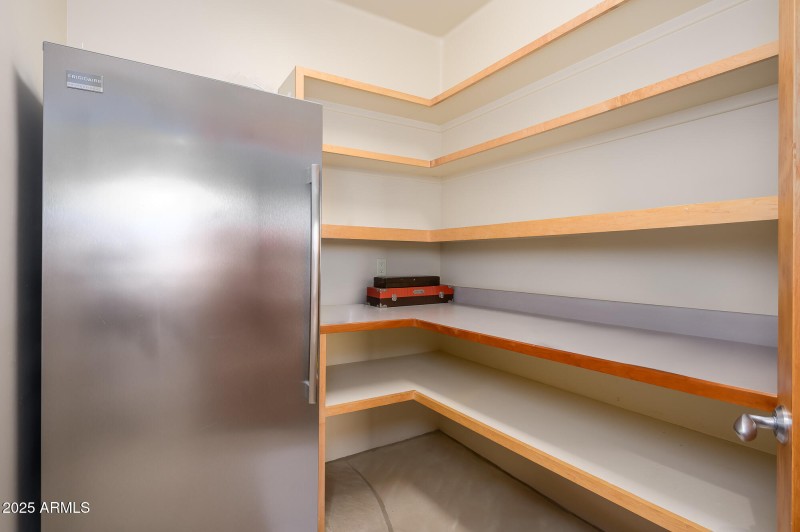 WALK IN PANTRY