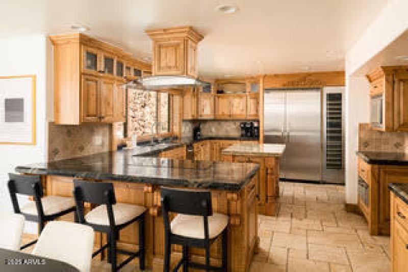 Kitchen/Bar