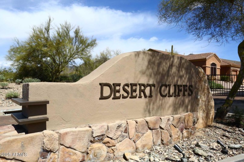 Desert Cliffs-Sign (002)