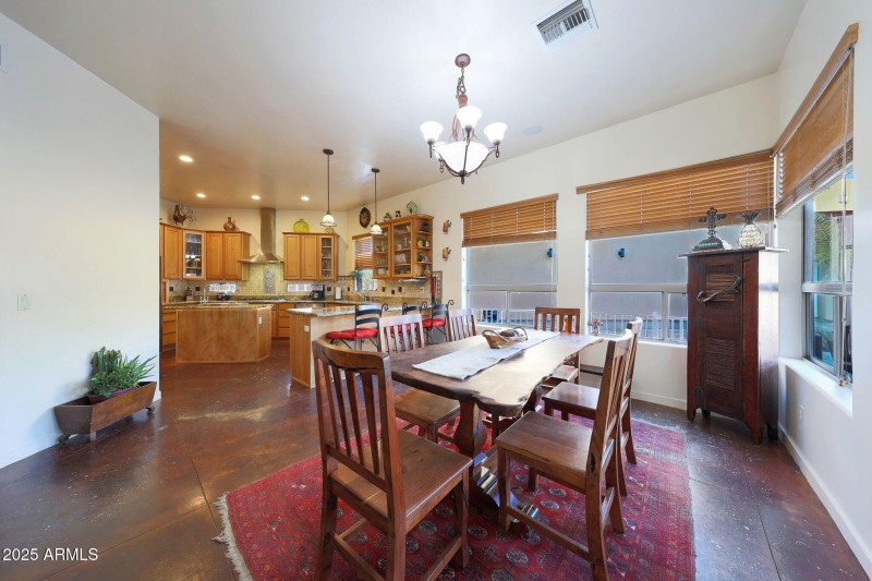DINING AREA JUST OFF KITCHEN