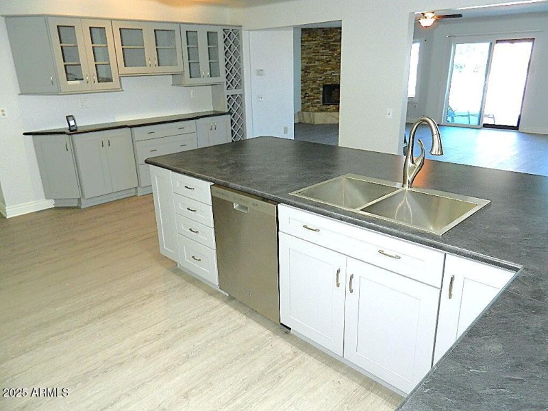 KITCHEN ISLAND