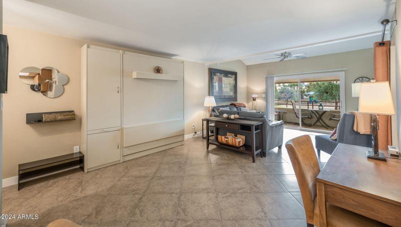 Living Room/Murphy Bed