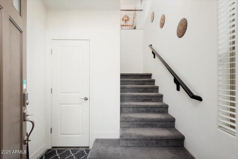 04-10260 E White Feather Ln