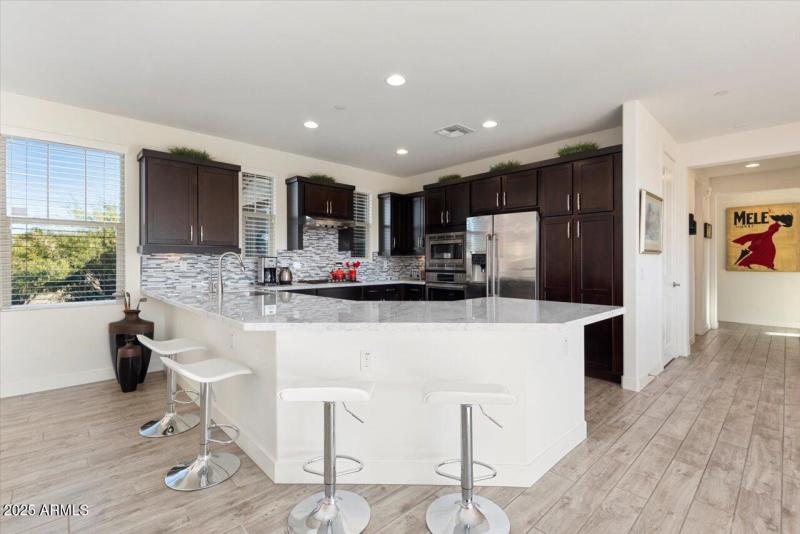 09-10260 E White Feather Ln