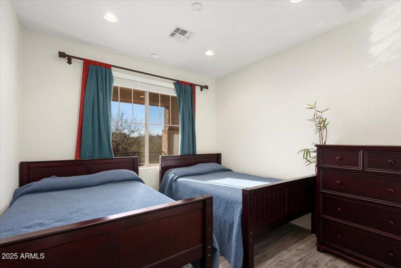 25-10260 E White Feather Ln