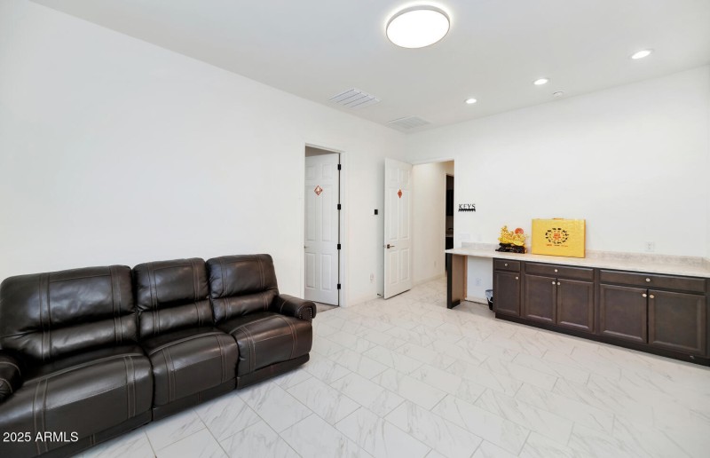 12716 W McClellan-018-018-1500x968