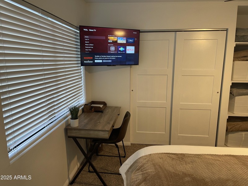 New Smart TV +Work Space