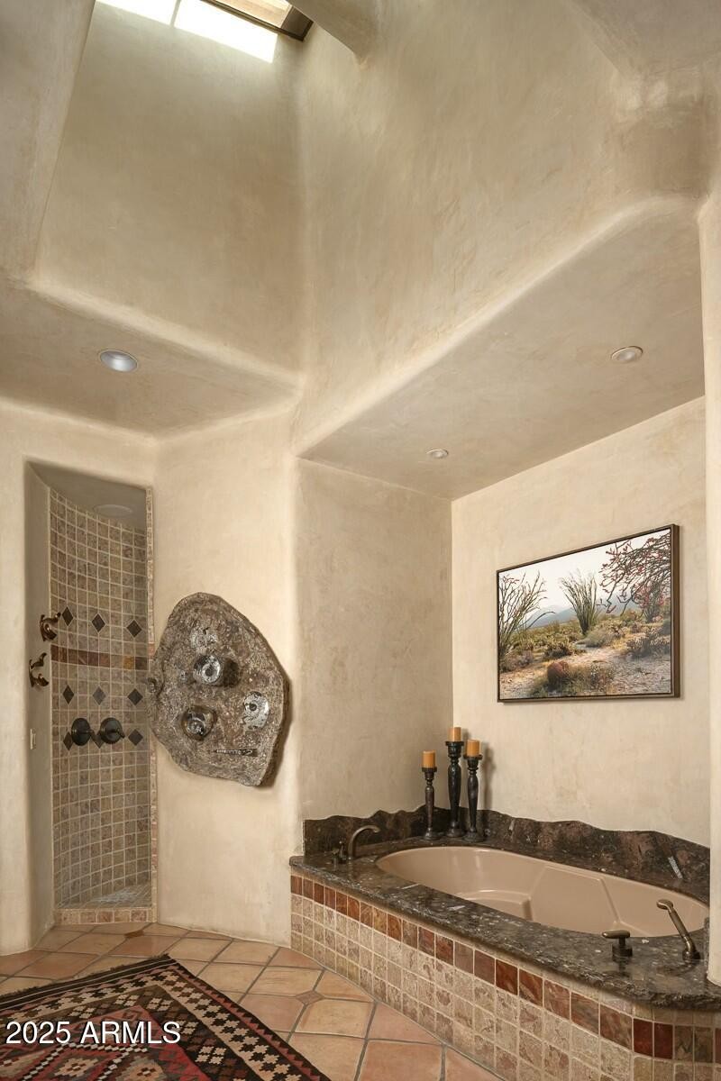 Soaking Tub & Rain Shower