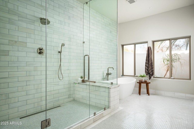 36-9128 N 70th St-34
