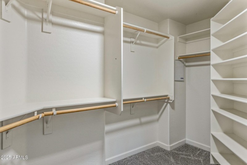 2 Walk-In-Closets