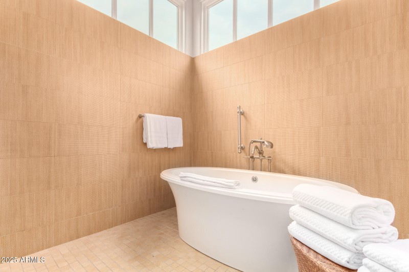 scottsdaleluxuryhomeskarenabinetrebroke1