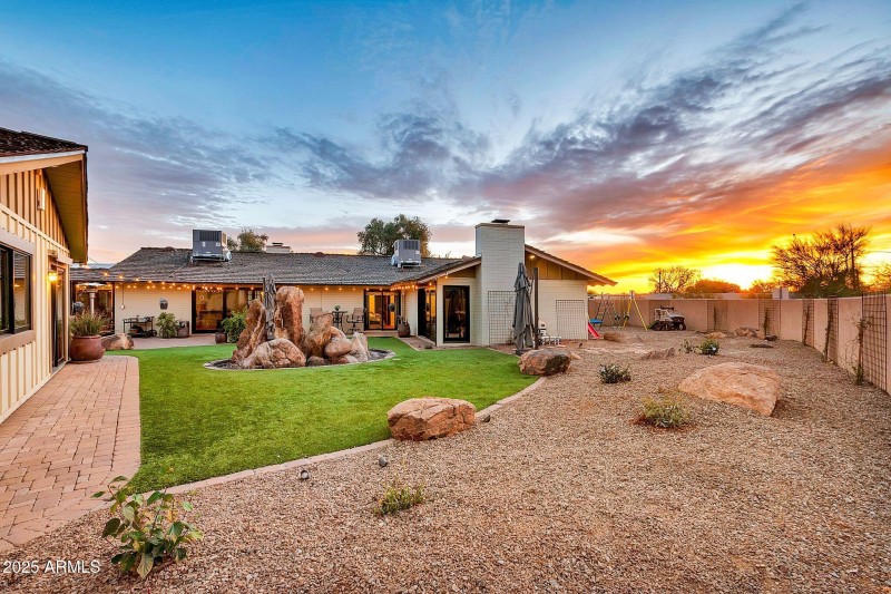 4022 E Stanford Dr twilight-10