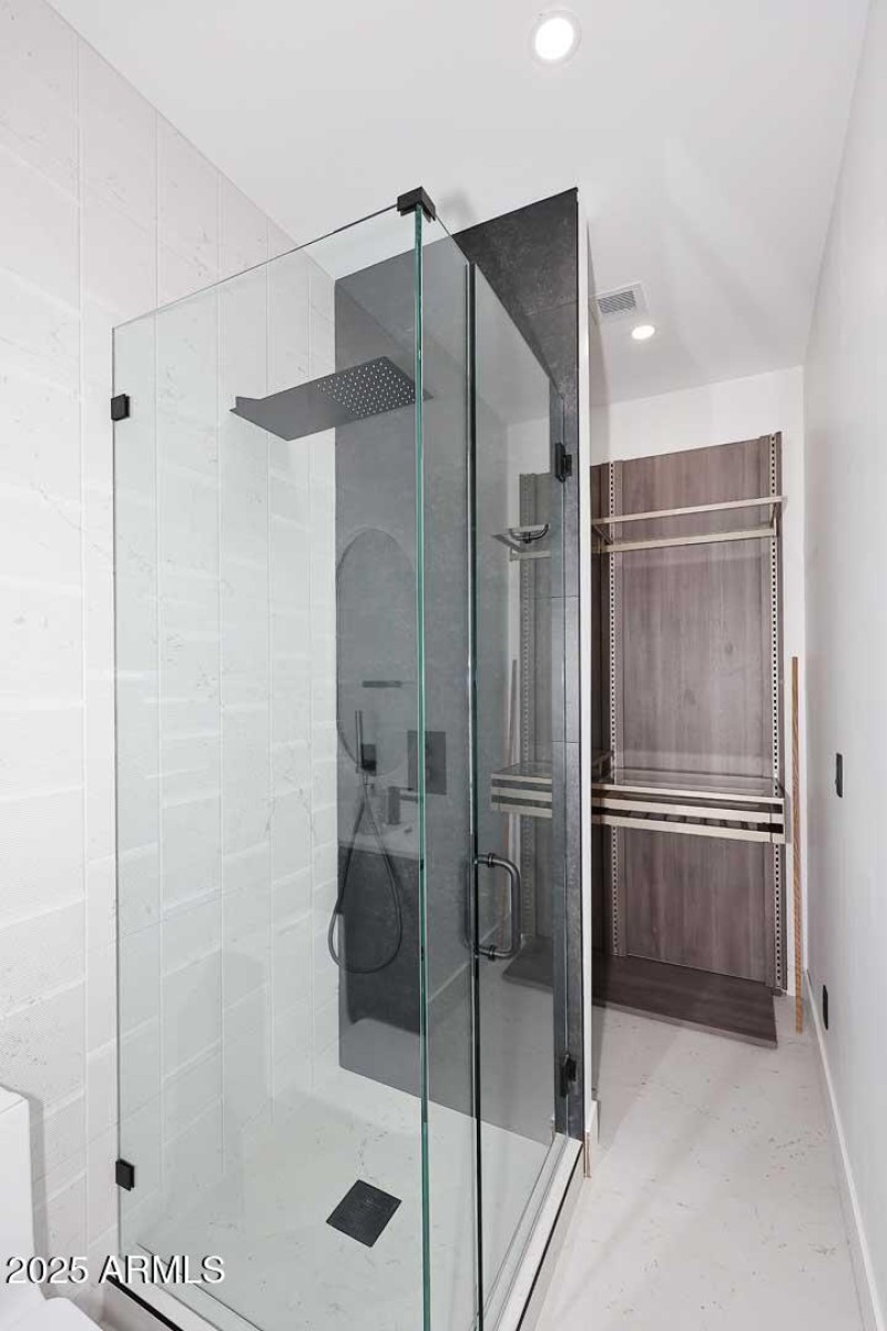 4th Bedroom-Ensuite Shower