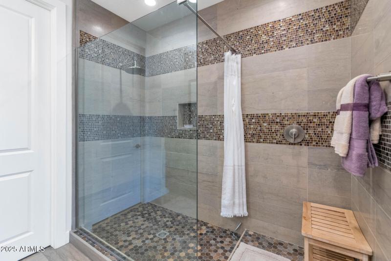 10260 E White Feather Ln-large-018-013-T