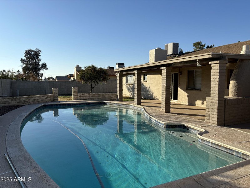 Diving pool