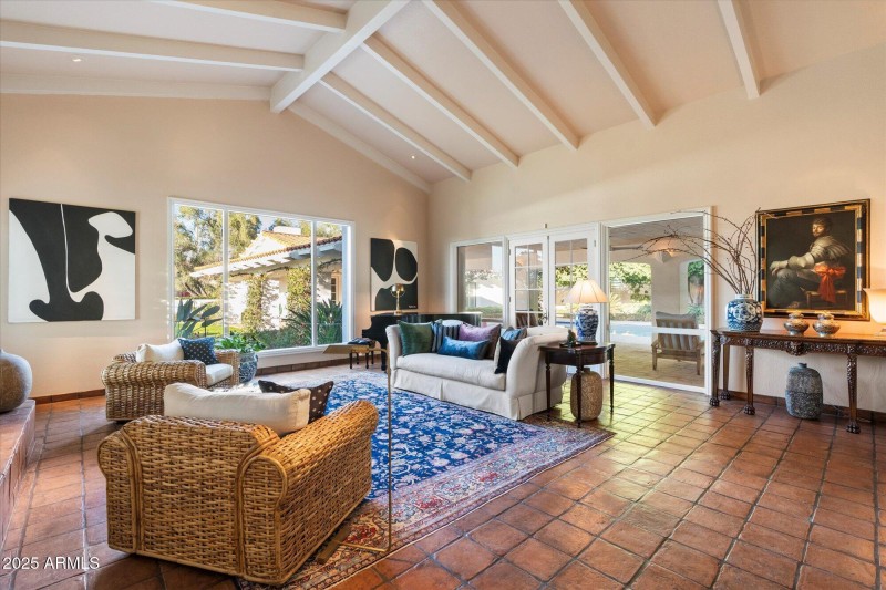 07-Living Room