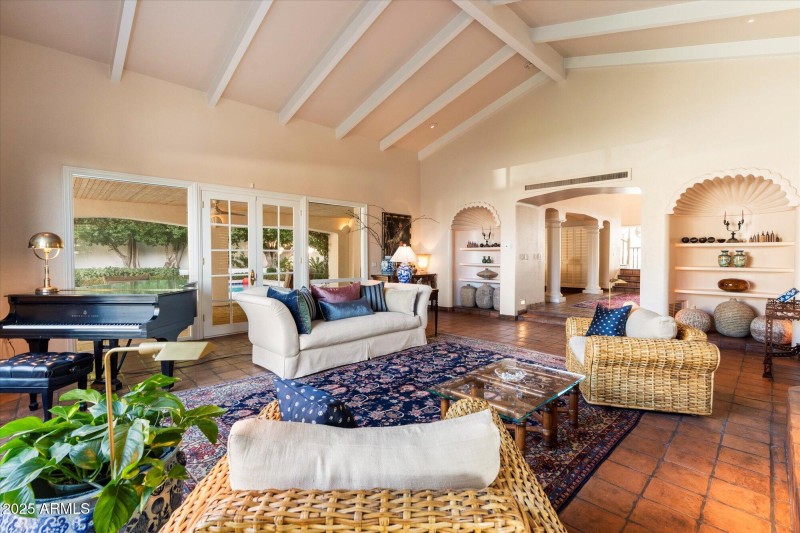 08-Living Room