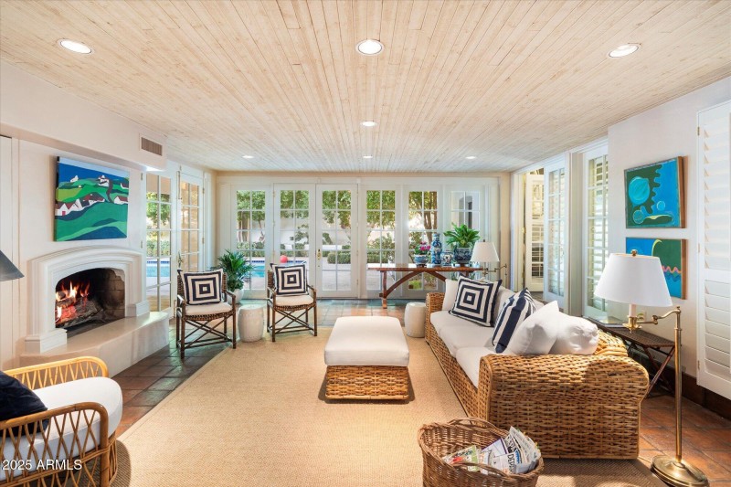 15-Family Room
