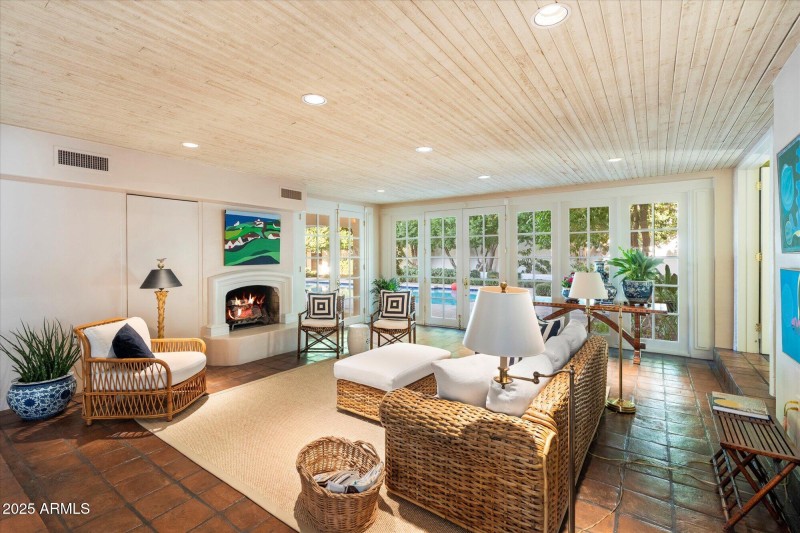 18-Family Room