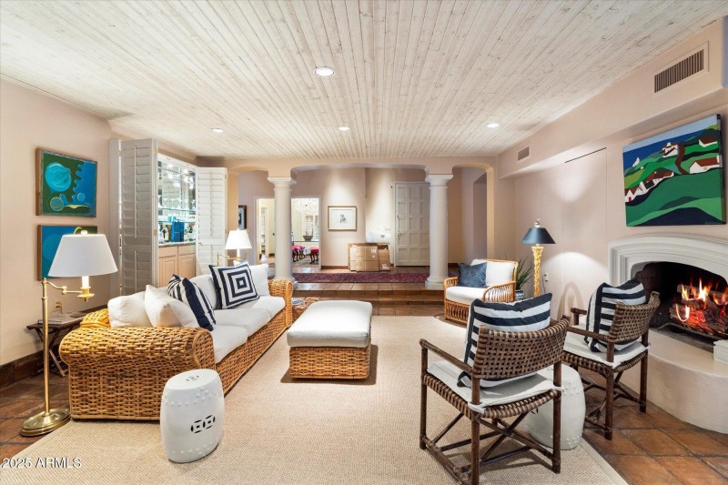 19-Family Room