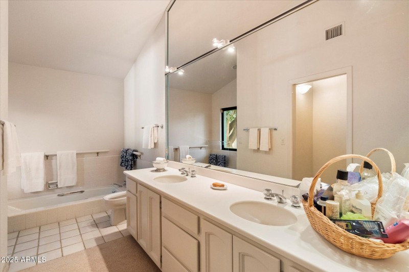 56-Casita Bathroom
