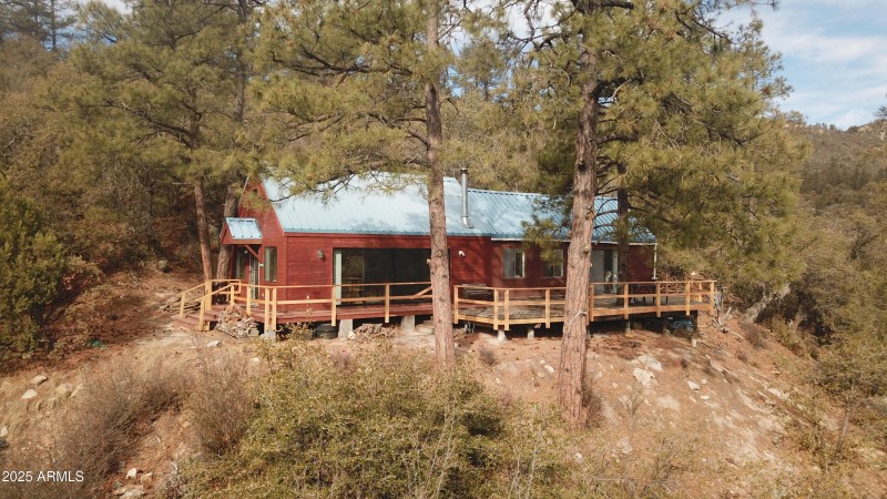 Hillside cabin on 15 acres