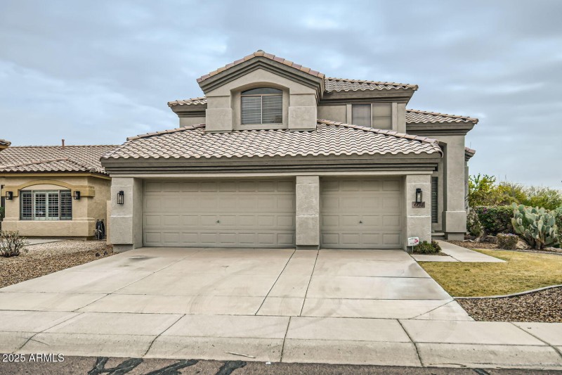 02 Exterior Front