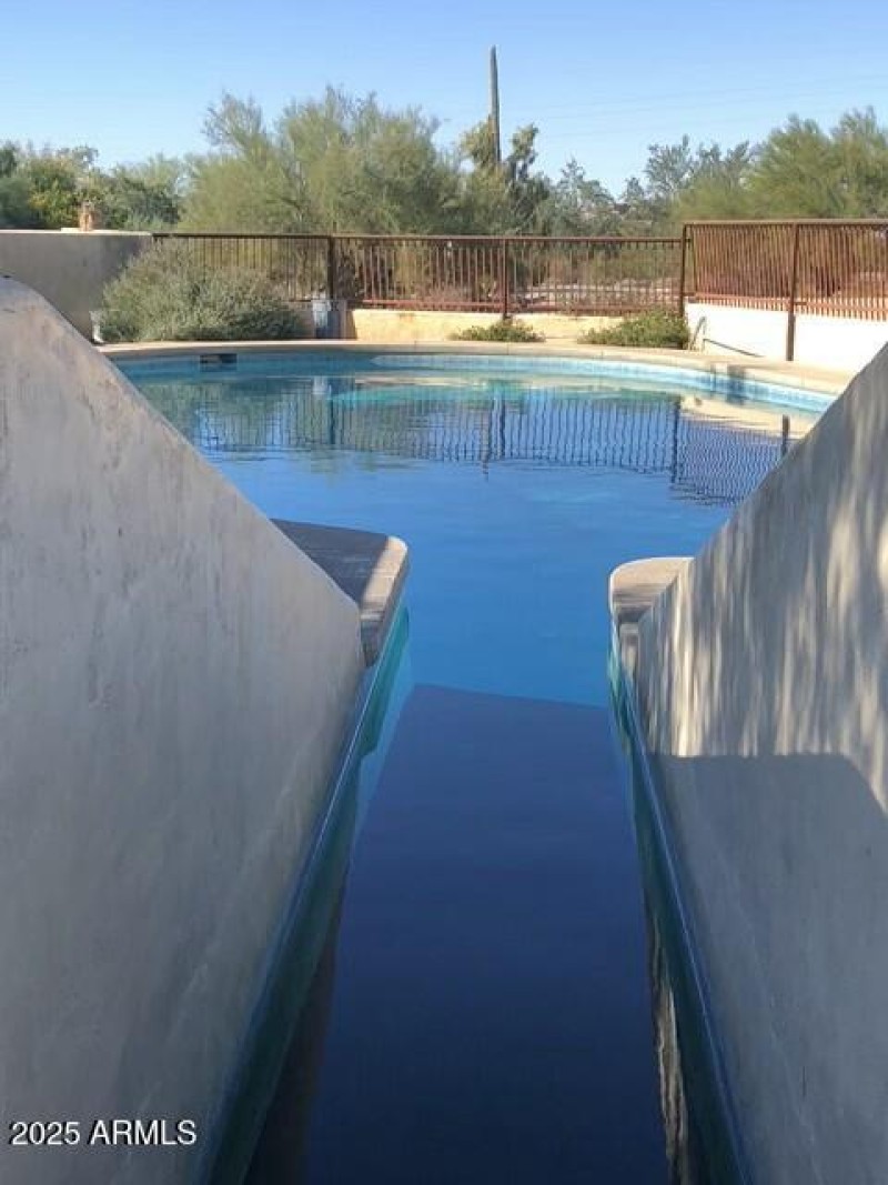 Equine pool ramp