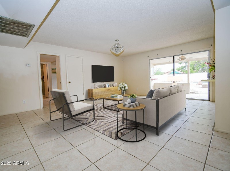 2-web-or-mls-Shea-(Family Room)31_VS