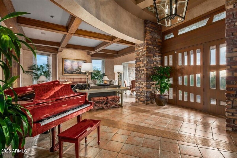 007_Entry Foyer Details