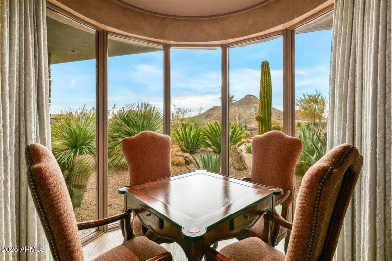 012_Game Table with Views