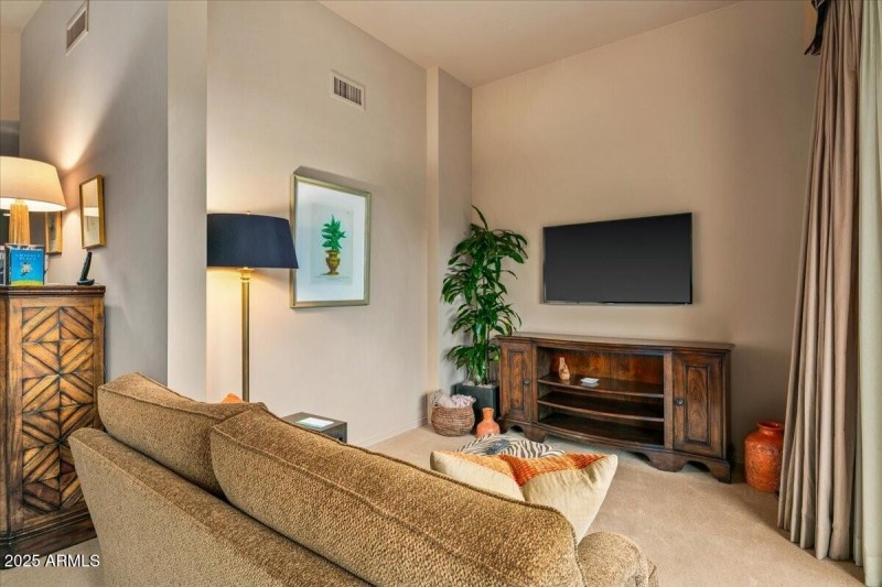 024_Primary Suite Sitting Area